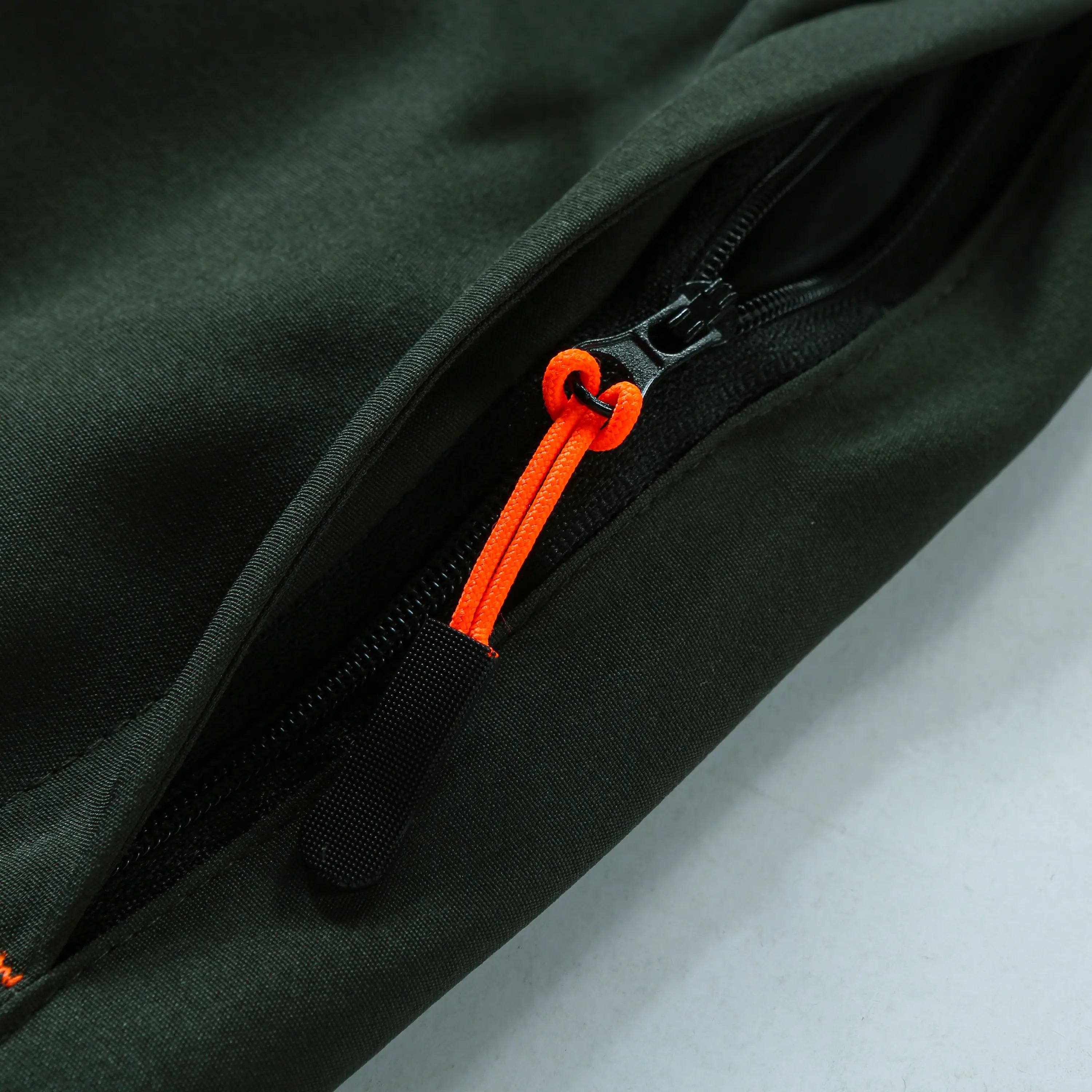 Men’s Performance Shorts with Zippered Pockets 7"